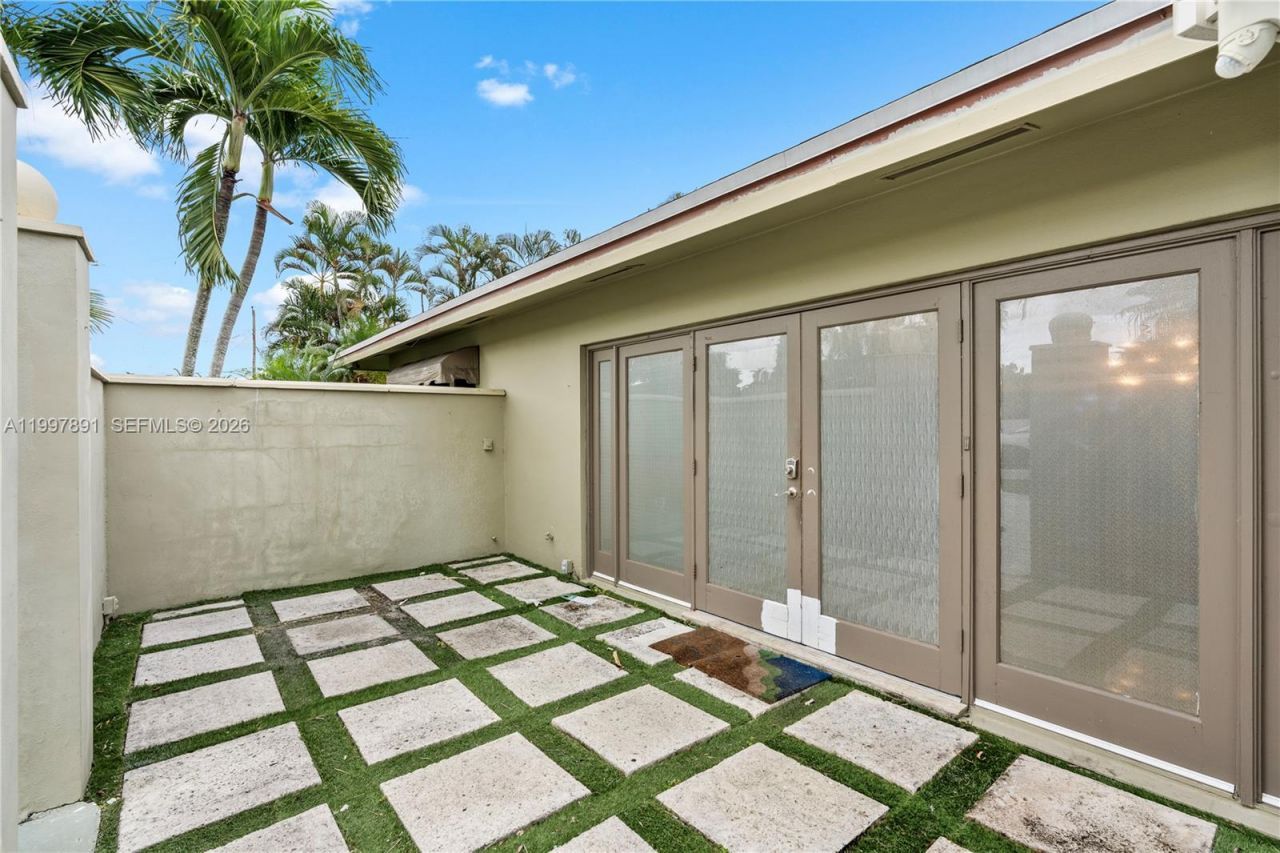 1652 NE 39th St , Oakland Park, FL 33334 Photo