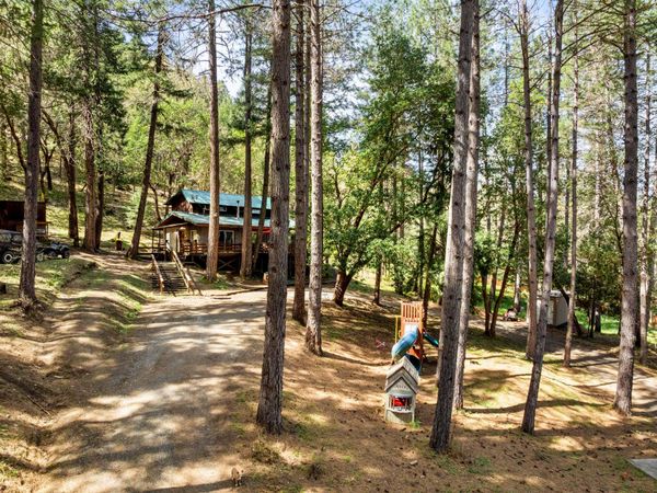 5793 W Evans Creek Road, Rogue River, OR 97537