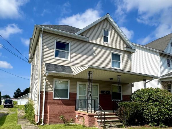 911 Lincoln Avenue, Blakely, PA 18447
