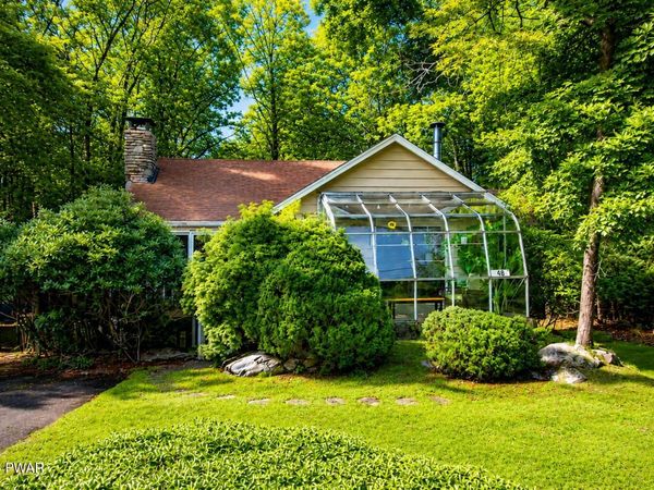 46 Summit Circle, Lakeville, PA 18438