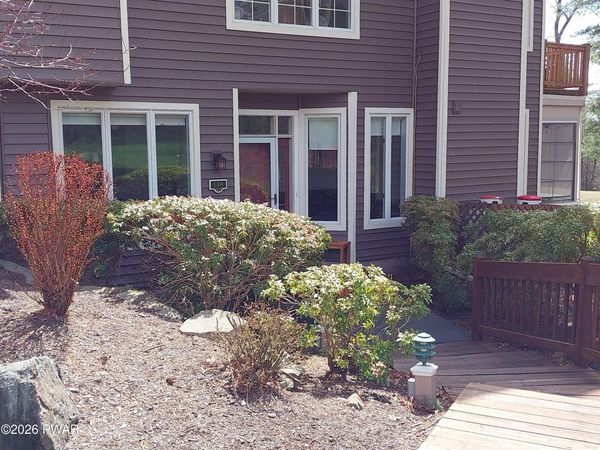 138 Elm Lane, Hawley, PA 18428