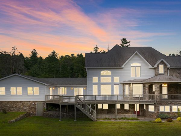 17 Cricket Hill Road, Hawley, PA 18428