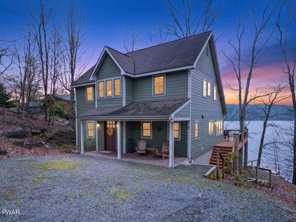 2 Knollwood Road, Lakeville, PA 18436