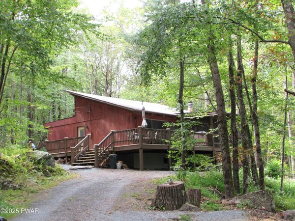 124 Hickory Drive, Hawley, PA 18428