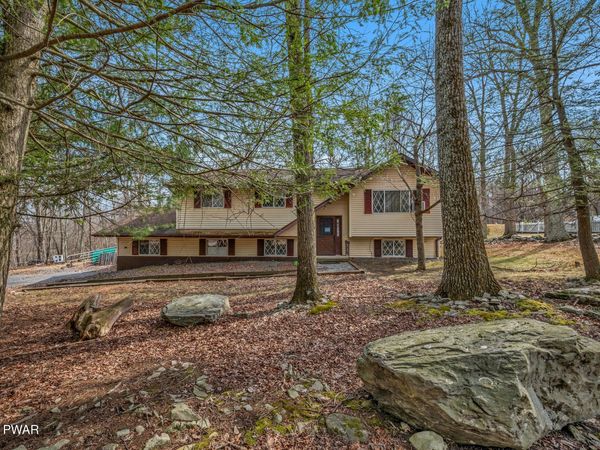 218 Mohican Road, Canadensis, PA 18325