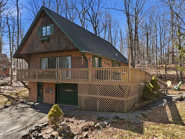 140 Timber Ridge Circle, Greentown, PA 18426