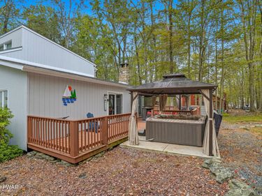 1045 Mountain Top Drive , Lake Ariel, PA 18436