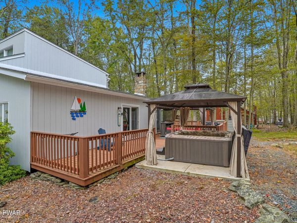 1045 Mountain Top Drive, Lake Ariel, PA 18436