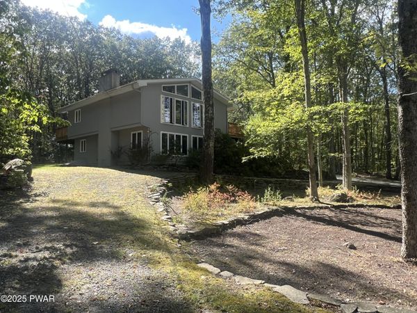 108 Cottonwood Drive, Hawley, PA 18428