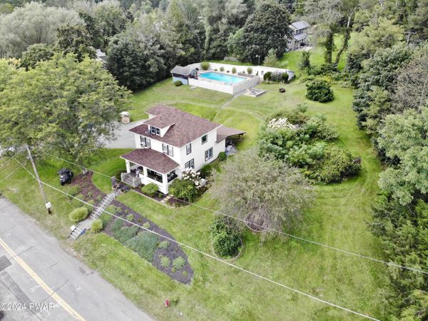 910 Maple Avenue, Honesdale, PA 18431