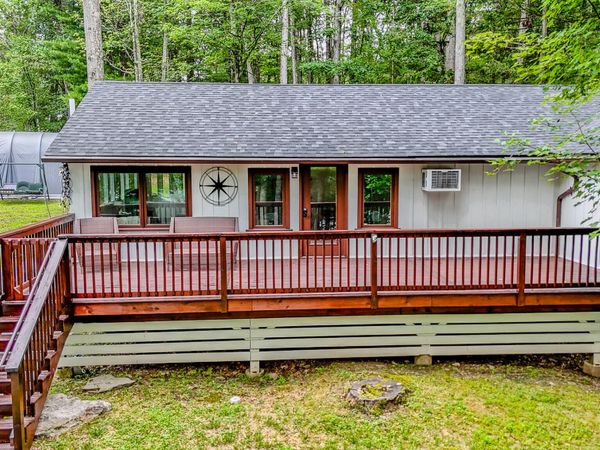 30 Lakeside Drive, Lakeville, PA 18438