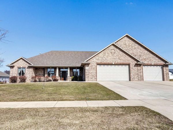334 WHISPERING CREEK COURT, Green Bay, WI 54303