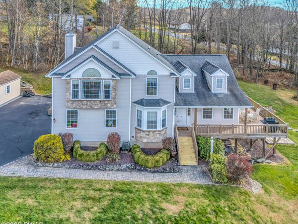 12 Pitcavage Court, Moscow, PA 18444