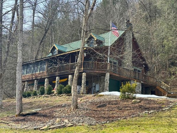 992 Winterdale Road, Starlight, PA 18461