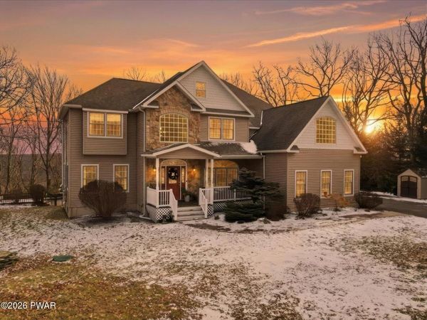 111 Highland Lane, Hawley, PA 18428