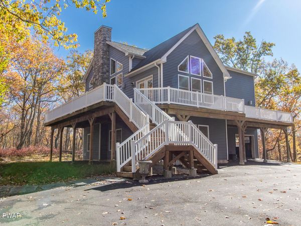 111 Woodcrest Drive, Hawley, PA 18428