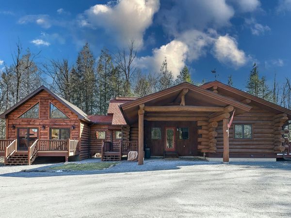 23 Highwood Lane, Equinunk, PA 18417