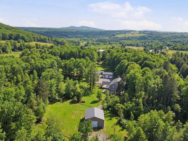 144 Crosstown Highway, Union Dale, PA 18470