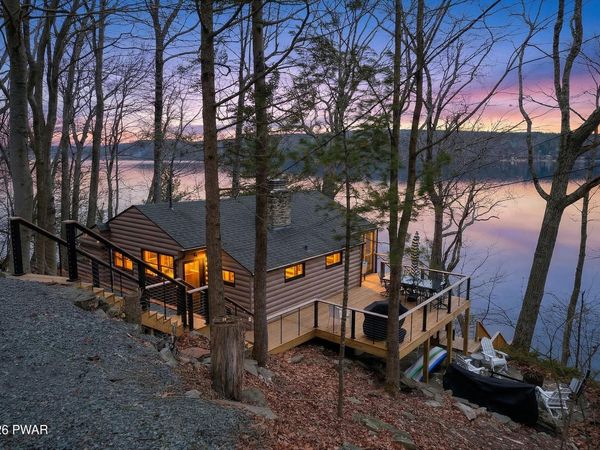 62 E Lakeside Drive, Lakeville, PA 18438