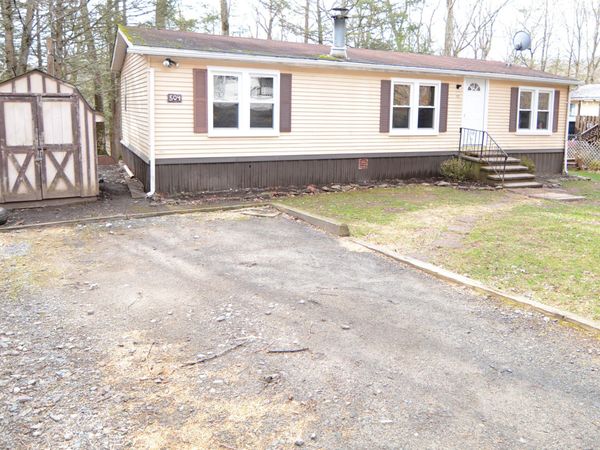137 Oak Drive, Greentown, PA 18426