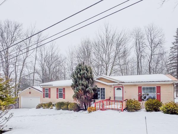 23 Oak Lane, Equinunk, PA 18417