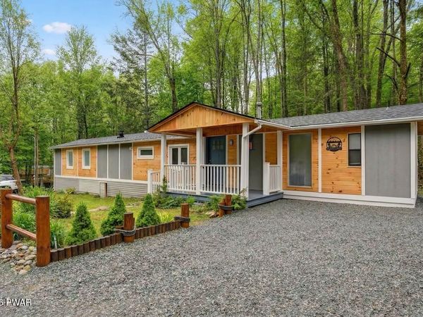 137 Marina Way, Greentown, PA 18426