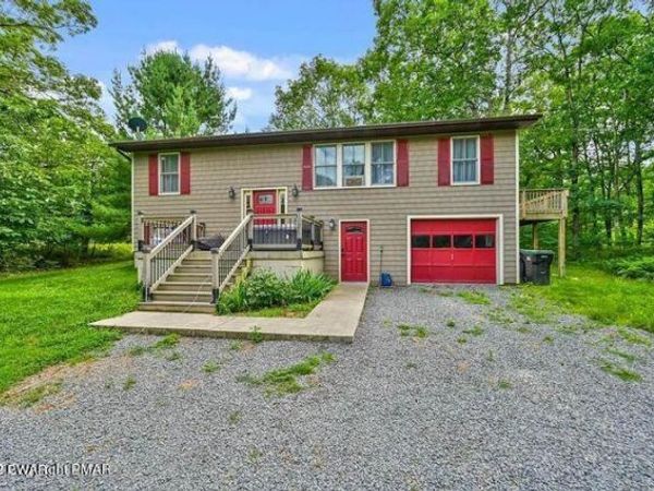 48 Woodlyn Acres Road, Hawley, PA 18428