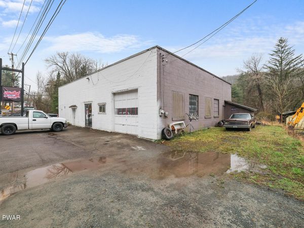 23 Texas Palmyra Highway, Hawley, PA 18428