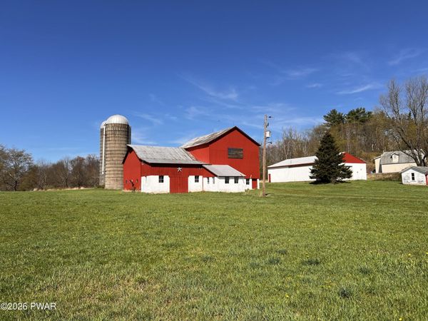 145 Butternut Flats, Beach Lake, PA 18405