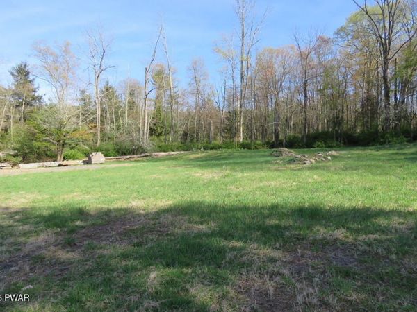 225 Rt 390, Tafton, PA 18464