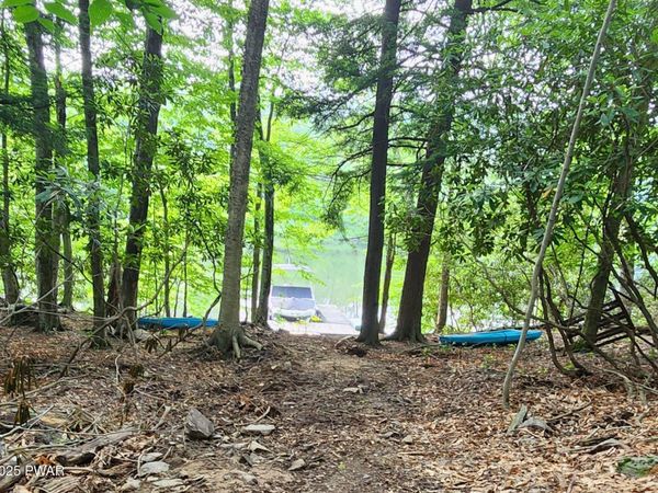 101 Rainbow Trout Terrace, Greentown, PA 18426