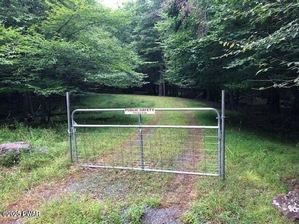 41 Tomahawk Road, Lake Ariel, PA 18436