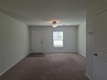 405 Riverdale DR, Jarrell, TX 76537