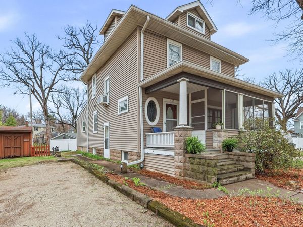 1587 34th Avenue, Moline, IL 61265