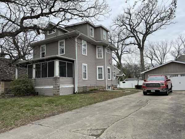 1587 34th Avenue , Moline, IL 61265