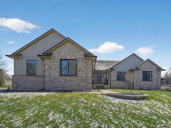 16529 W Horseshoe Trail, Fenton Twp, MI 48451