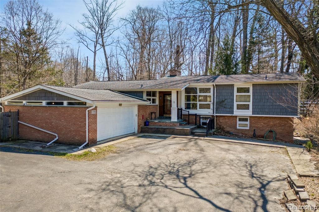 32998 Biddestone Lane, Farmington Hills, MI 48334 Main Photo