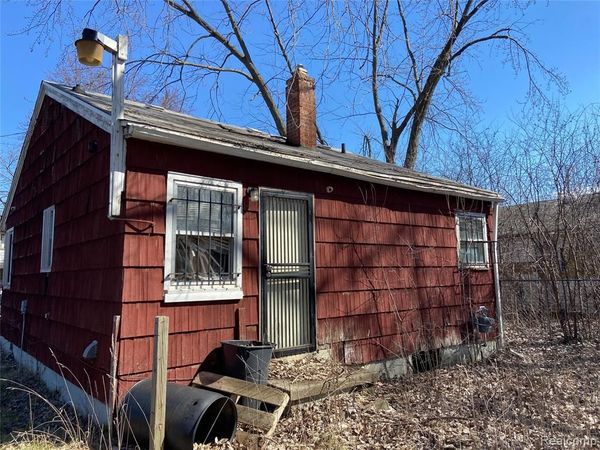140 E Alma Avenue, Flint, MI 48505