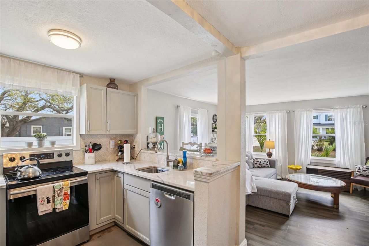 4801 Emerson Avenue S, Saint Petersburg, FL 33711 Photo