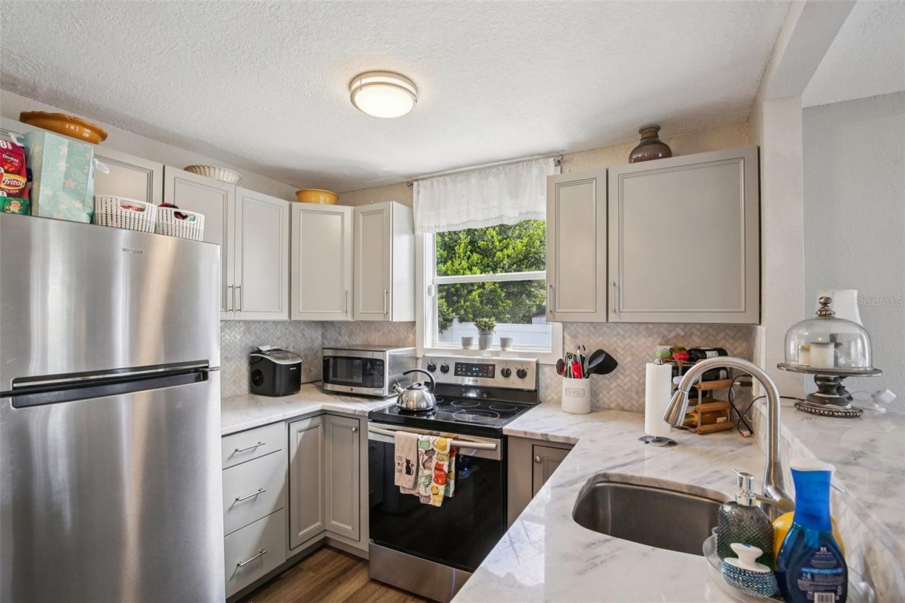 4801 Emerson Avenue S, Saint Petersburg, FL 33711 Photo