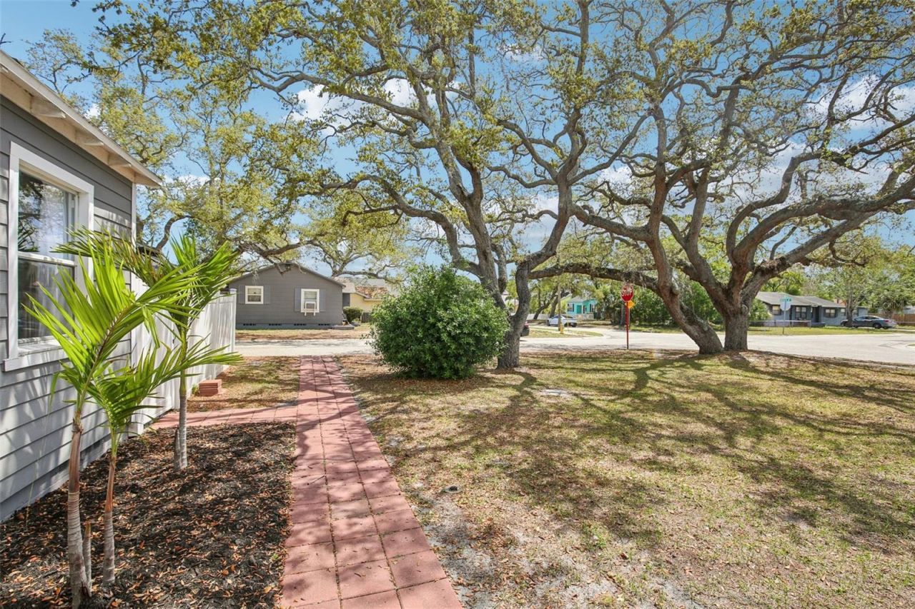 4801 Emerson Avenue S, Saint Petersburg, FL 33711 Photo