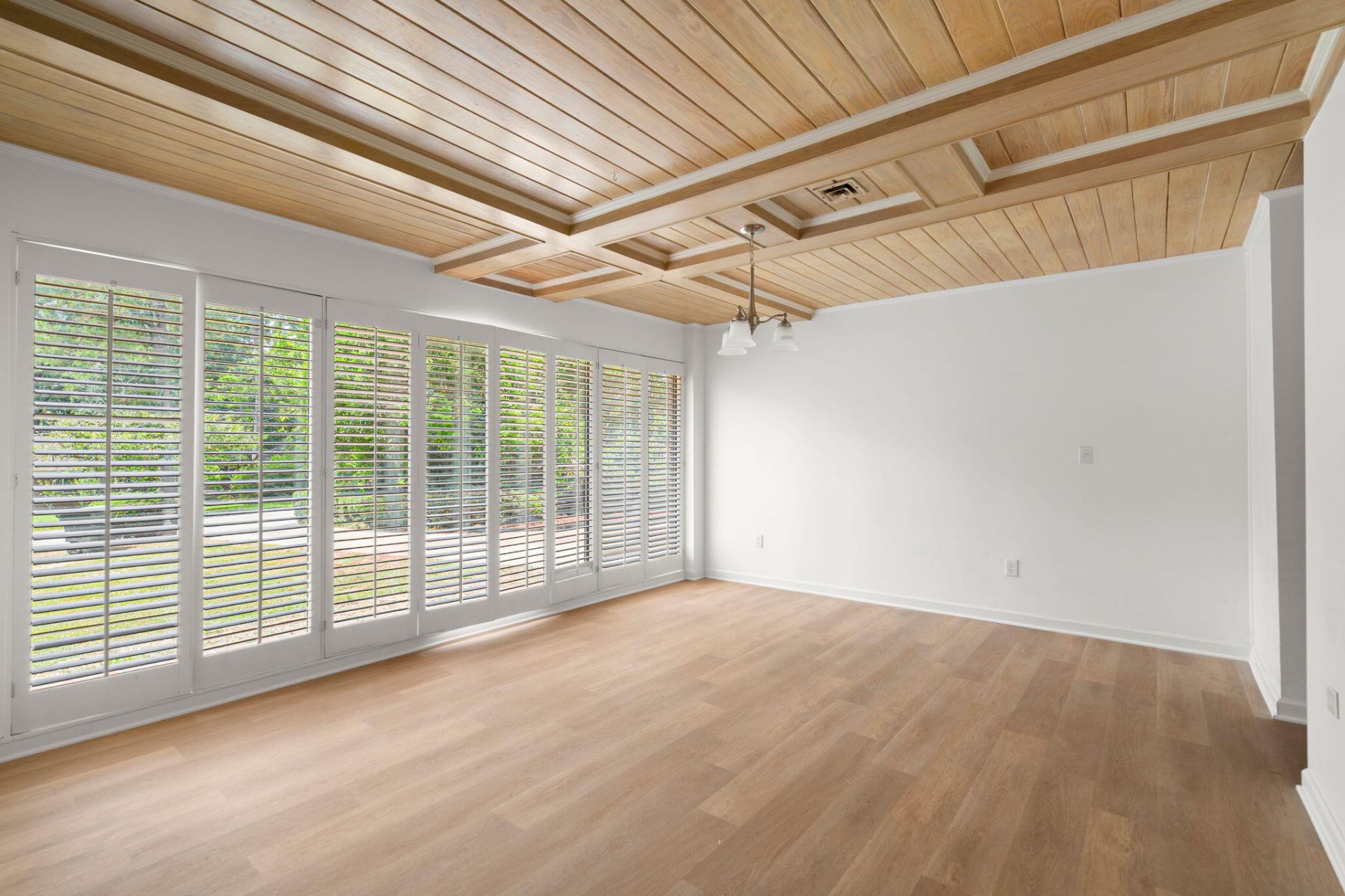 279 Perryclear Street Photo 7