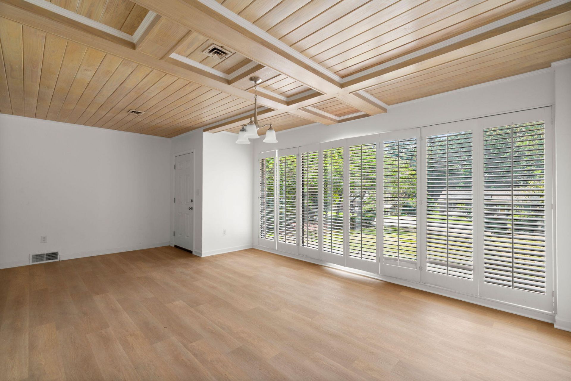 279 Perryclear Street Photo 8