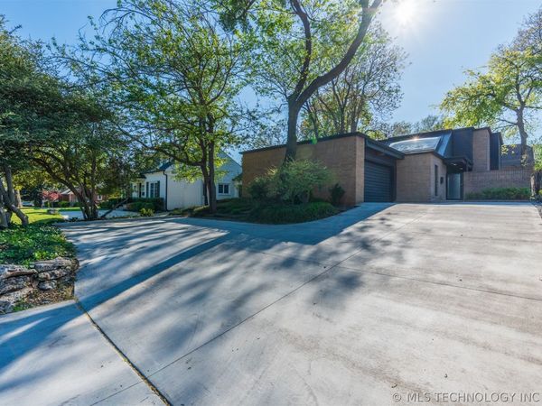 2660 S Utica Avenue , Tulsa, OK 74114