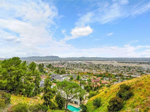 10050 Olivia Ter, Sun Valley, CA 91352