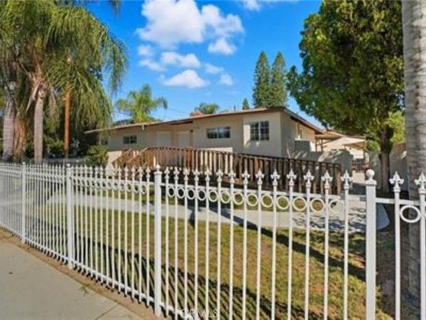 7958 Tampa, Reseda, CA 91335