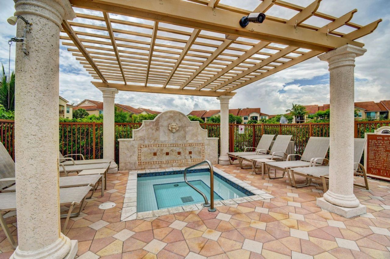 310 Villa Circle, Boynton Beach, FL 33435 Photo