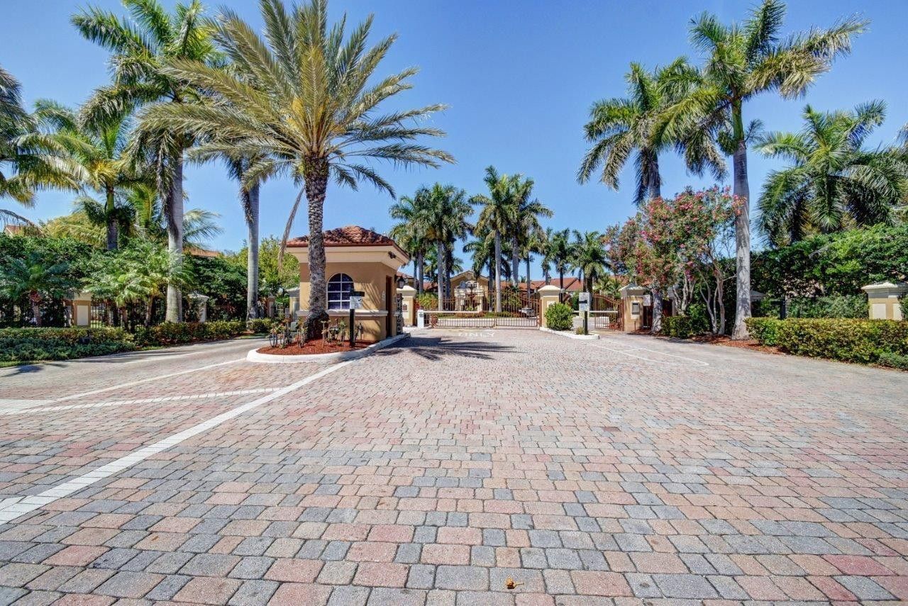 310 Villa Circle, Boynton Beach, FL 33435 Photo