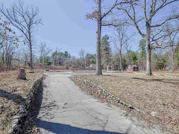 12 Winter Circle, Litchfield, NH 03052