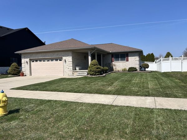 15972 Petros Drive, Rockwood, MI 48173